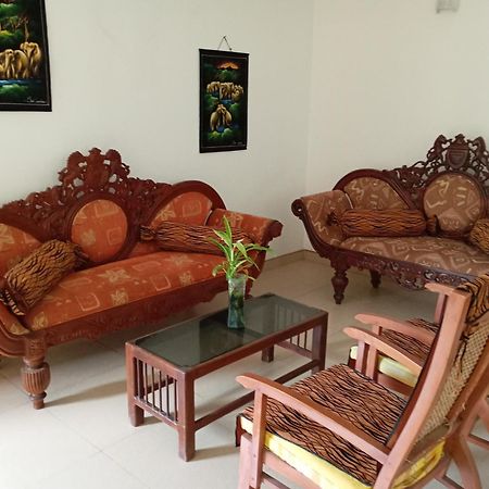 Larn's Villa Hotel&Apartment Wadduwa Esterno foto