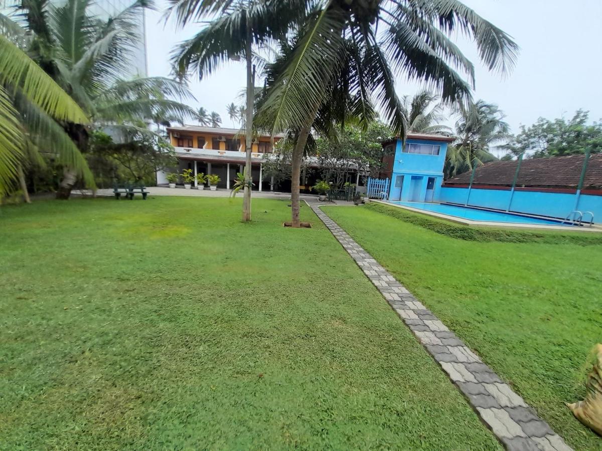 Larn's Villa Hotel&Apartment Wadduwa Esterno foto