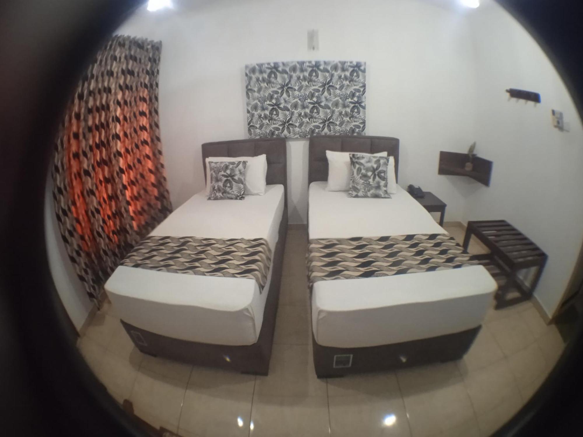 Larn's Villa Hotel&Apartment Wadduwa Esterno foto