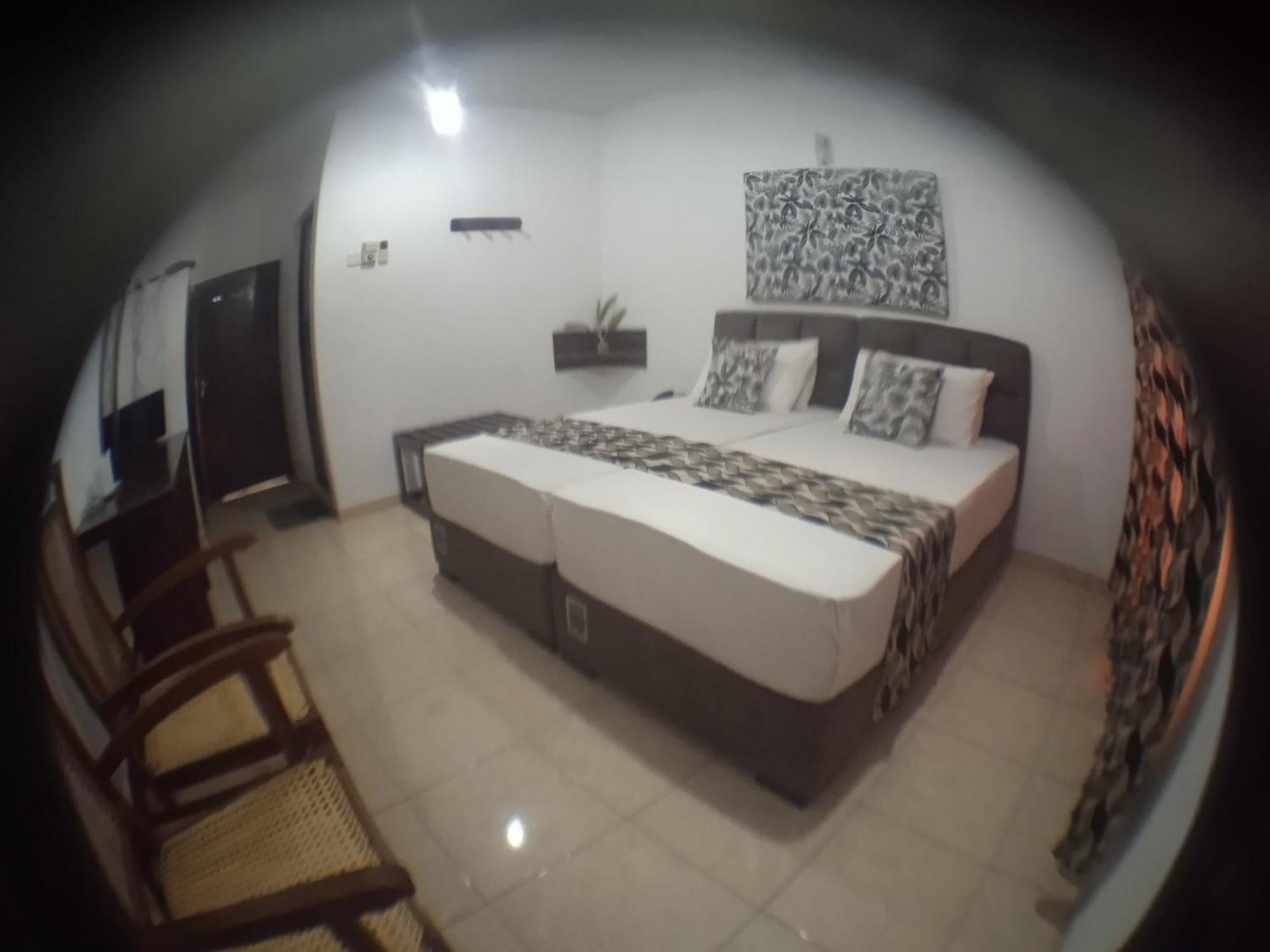 Larn's Villa Hotel&Apartment Wadduwa Esterno foto