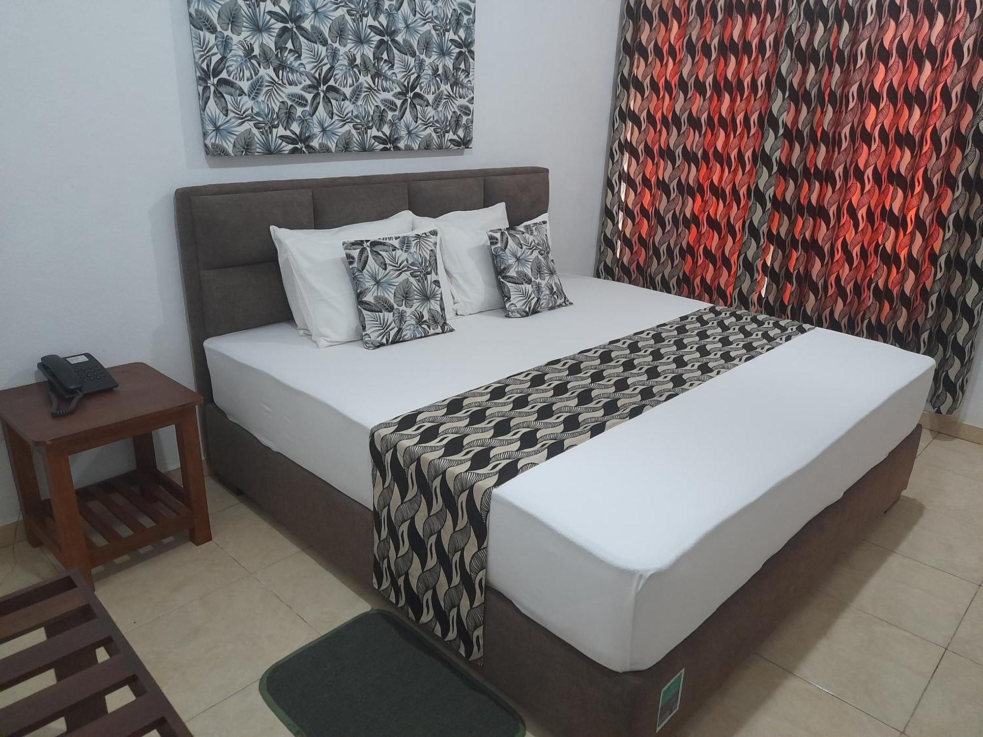Larn's Villa Hotel&Apartment Wadduwa Esterno foto
