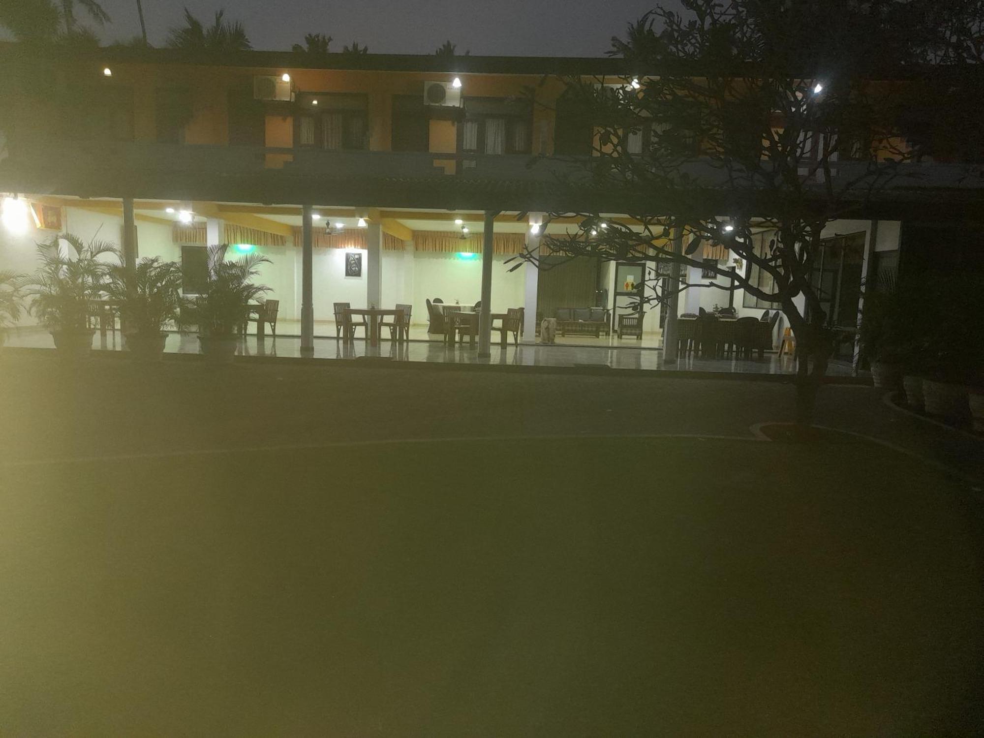 Larn's Villa Hotel&Apartment Wadduwa Esterno foto