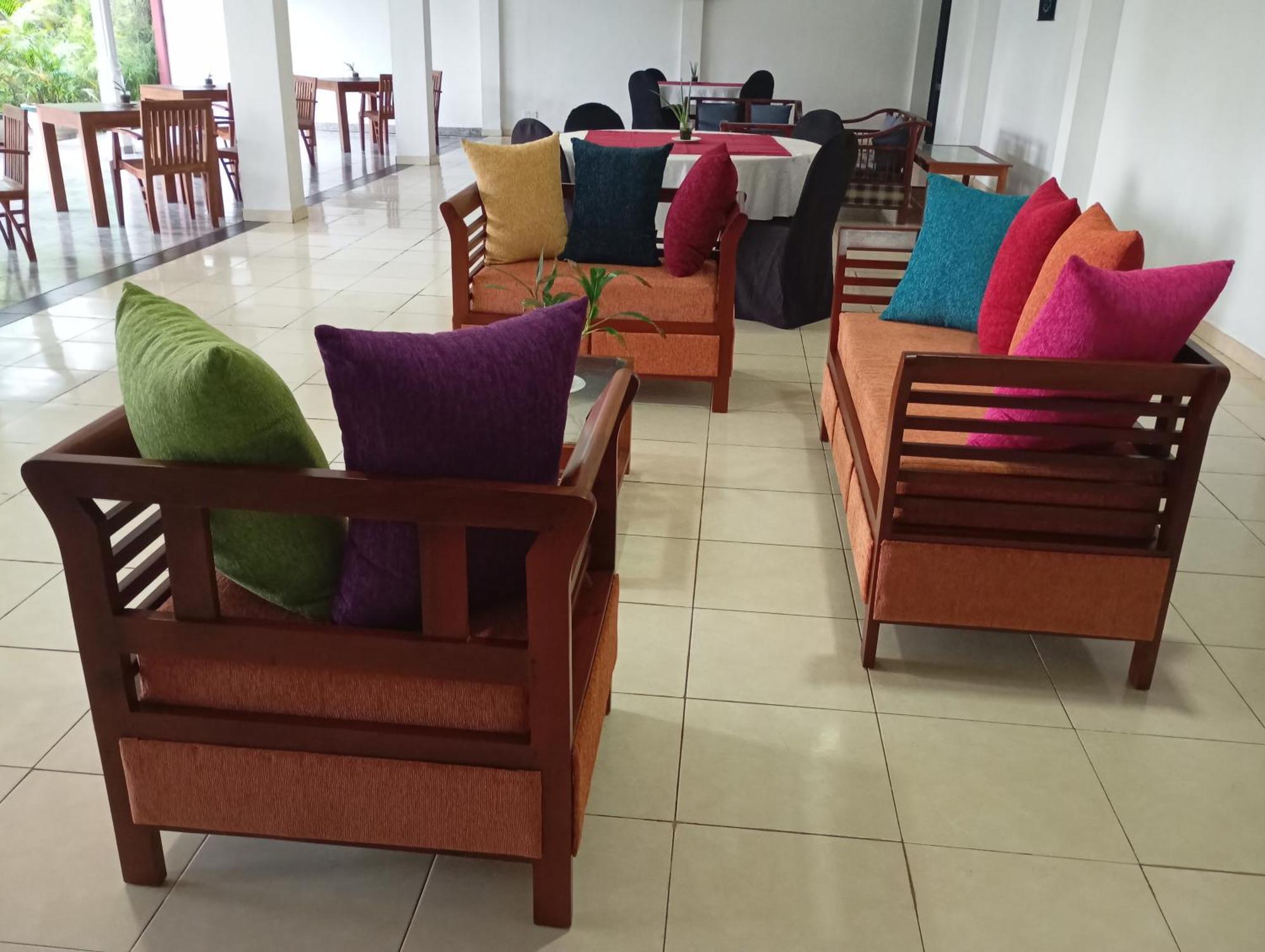 Larn's Villa Hotel&Apartment Wadduwa Esterno foto