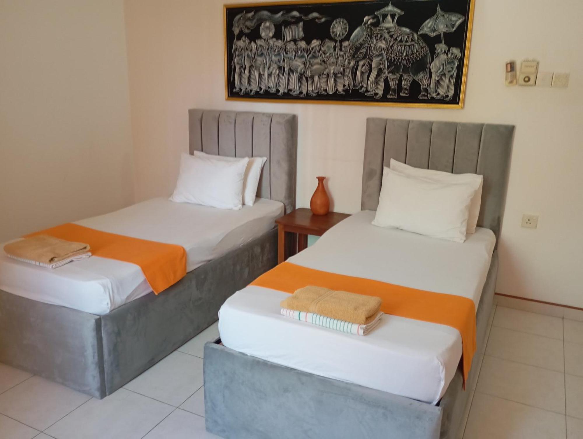 Larn's Villa Hotel&Apartment Wadduwa Esterno foto