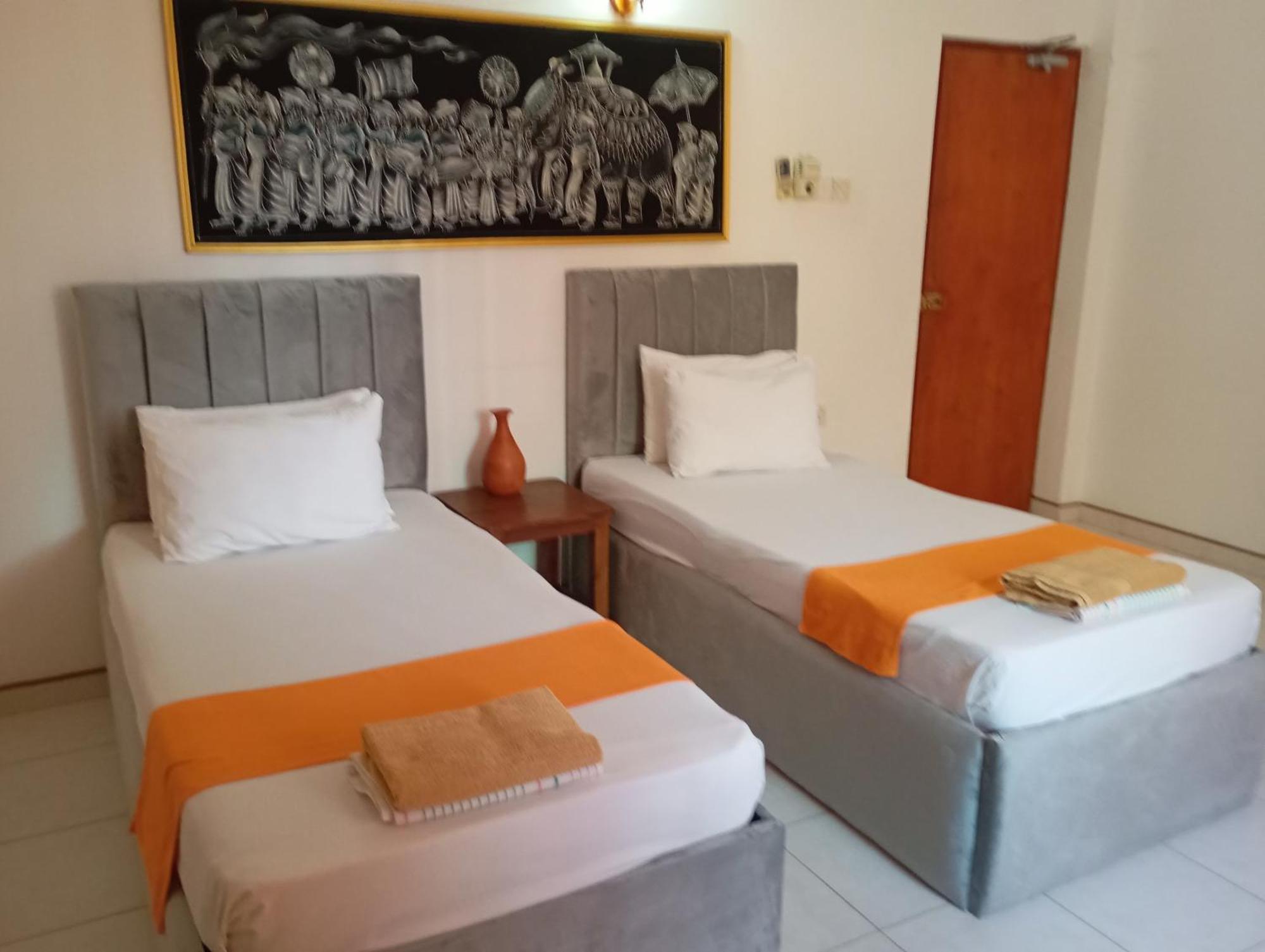 Larn's Villa Hotel&Apartment Wadduwa Esterno foto