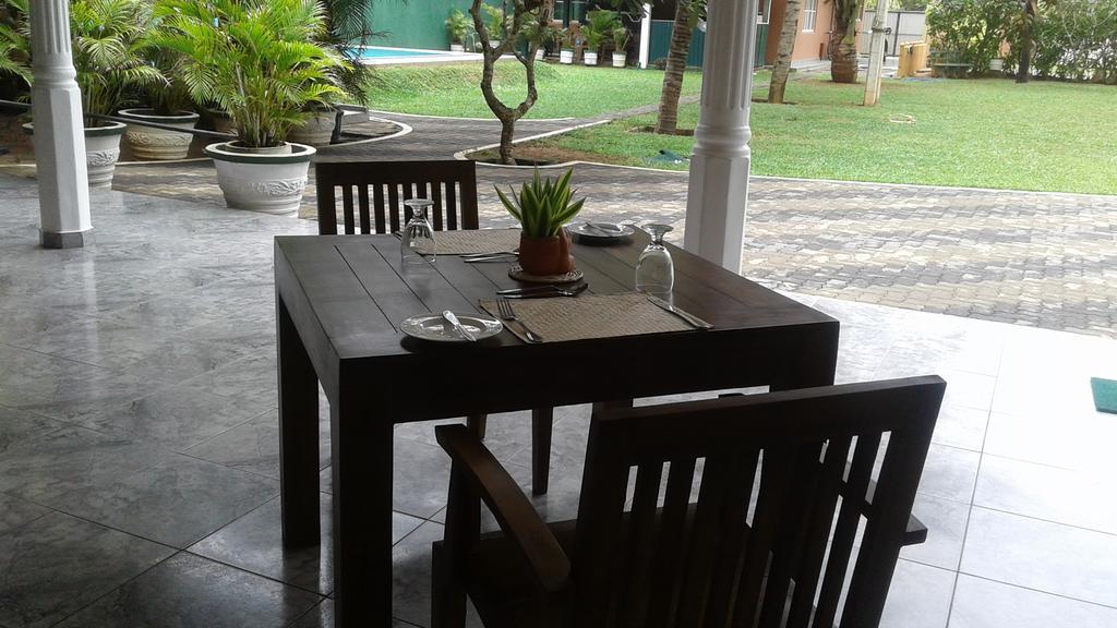 Larn's Villa Hotel&Apartment Wadduwa Esterno foto