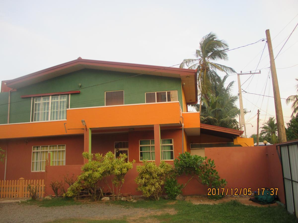 Larn's Villa Hotel&Apartment Wadduwa Esterno foto