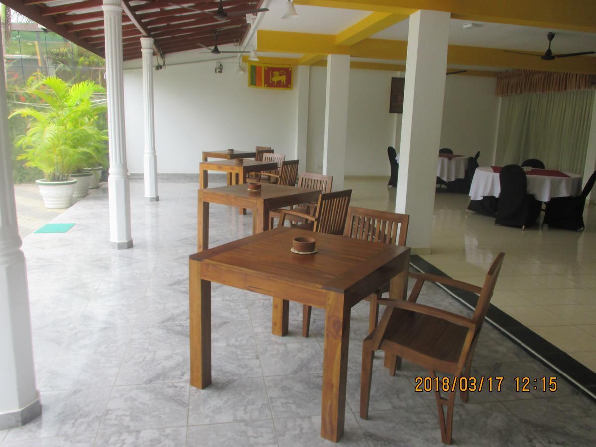 Larn's Villa Hotel&Apartment Wadduwa Esterno foto