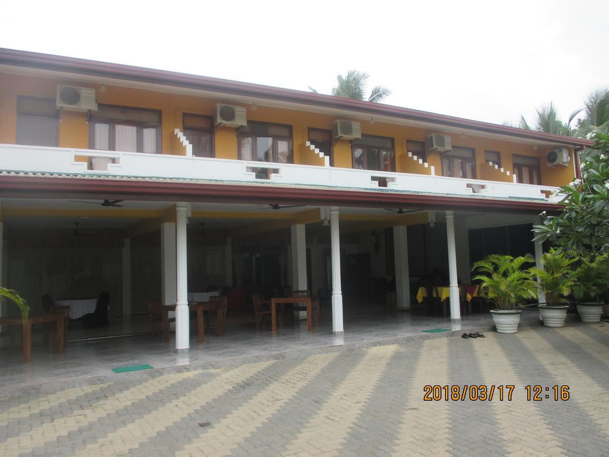 Larn's Villa Hotel&Apartment Wadduwa Esterno foto
