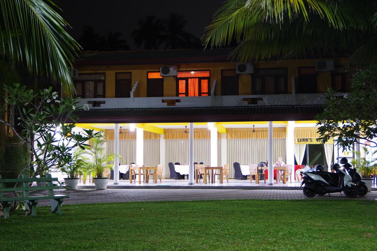 Larn's Villa Hotel&Apartment Wadduwa Esterno foto