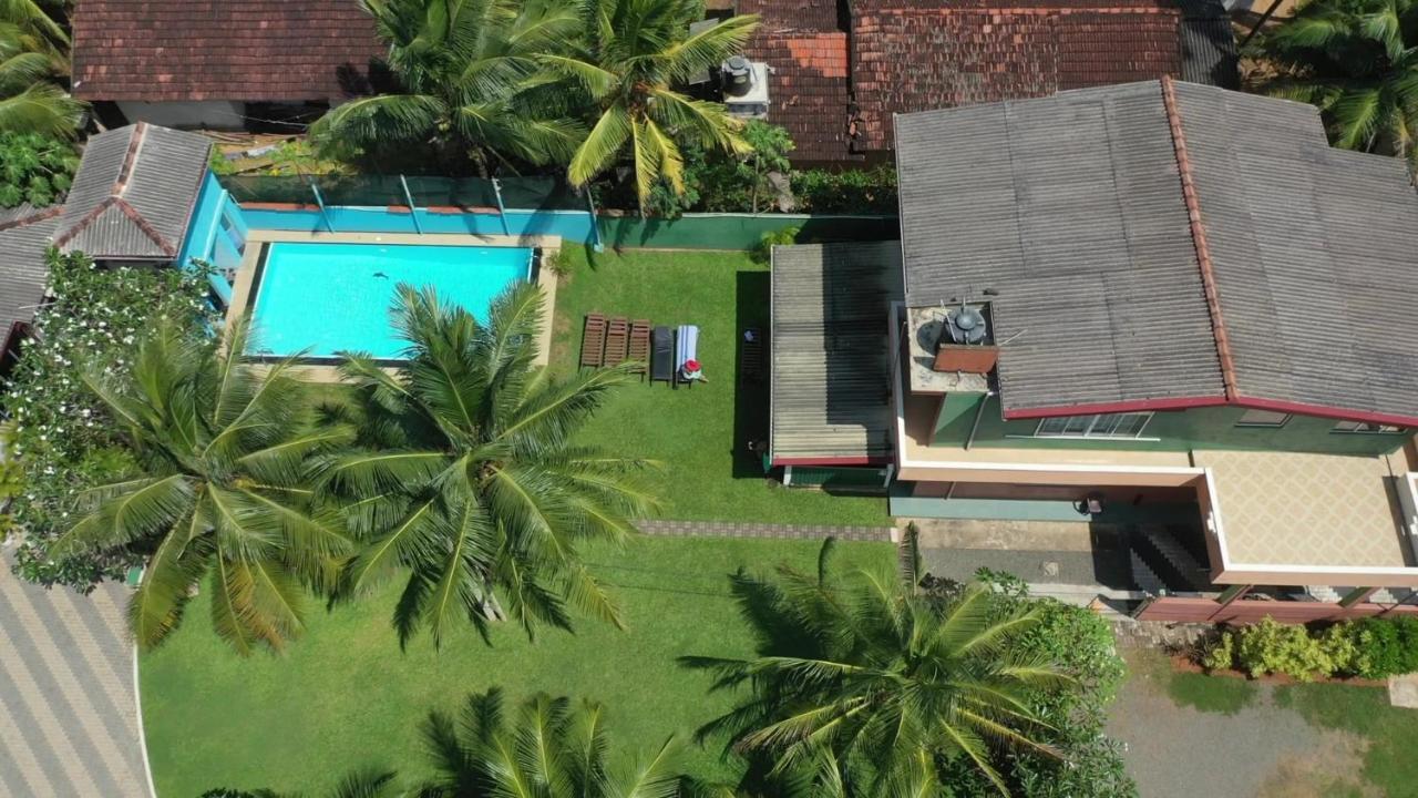 Larn's Villa Hotel&Apartment Wadduwa Esterno foto