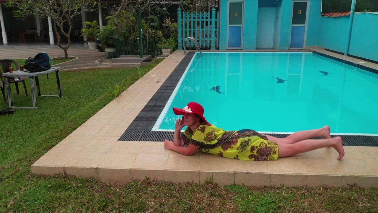 Larn's Villa Hotel&Apartment Wadduwa Esterno foto