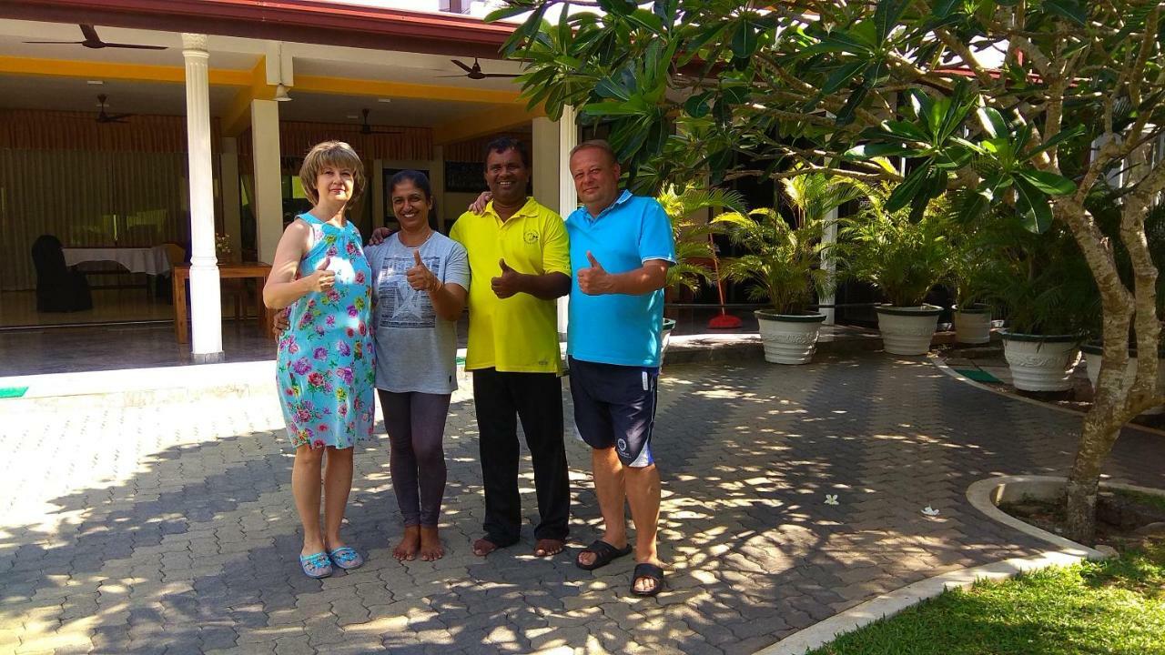 Larn's Villa Hotel&Apartment Wadduwa Esterno foto